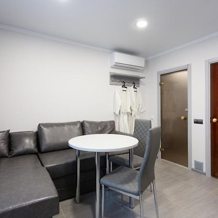 Aparthotel Sumskaya Apartments Kiev Bagian luar foto